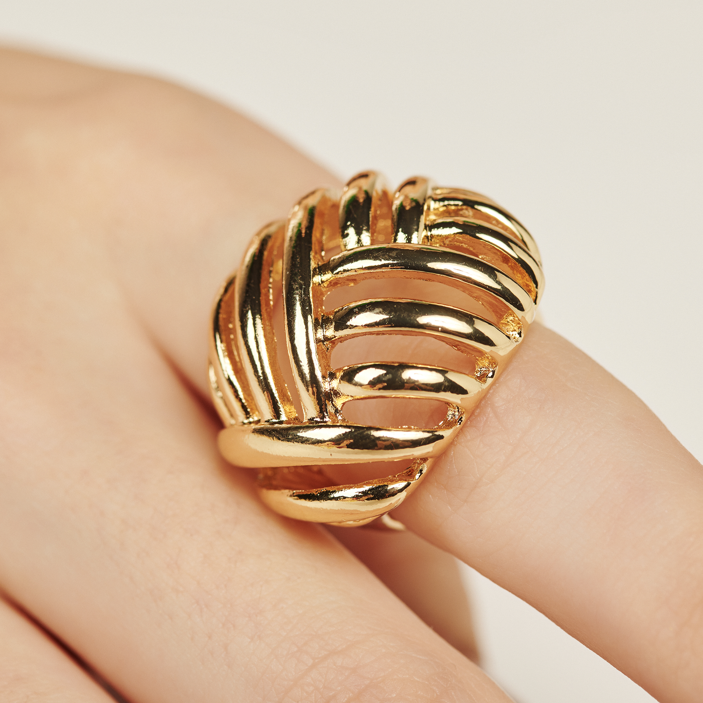 Anel Dourado Entre Linhas