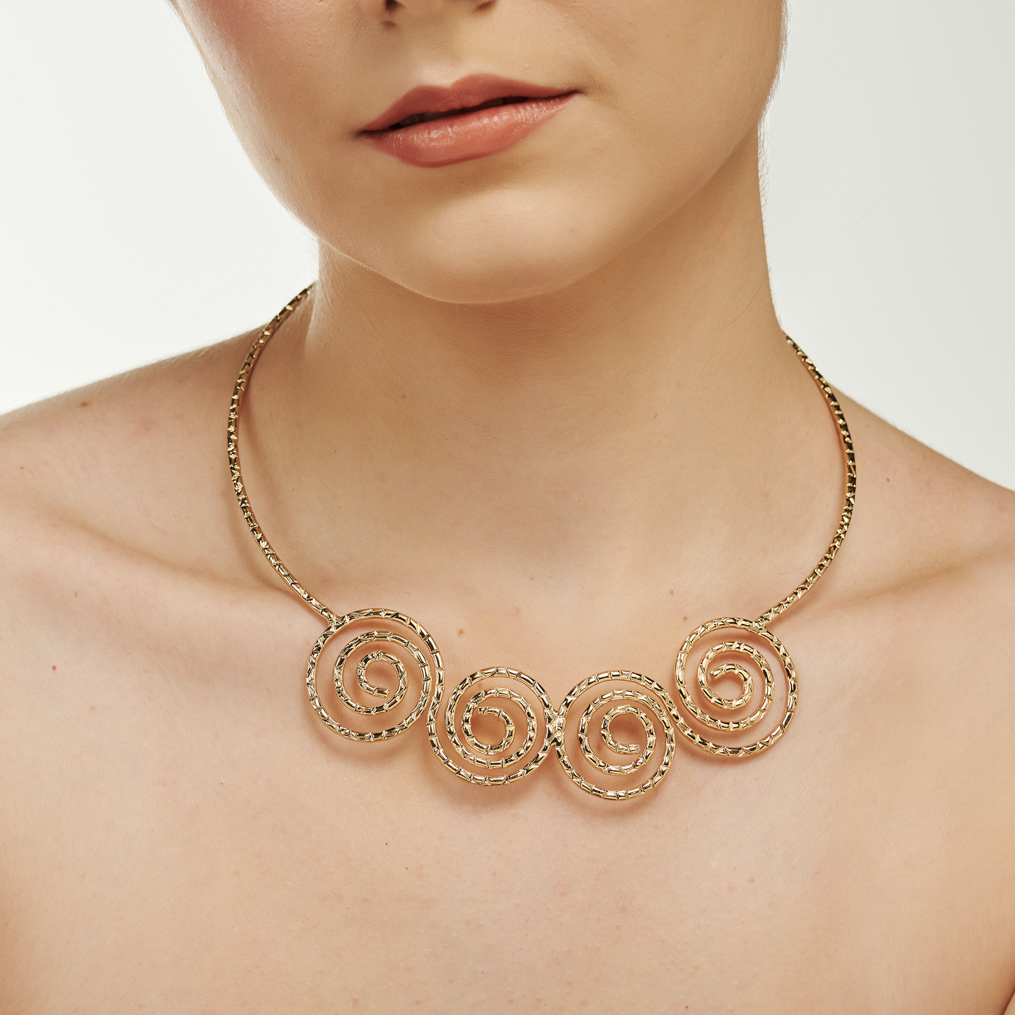 Colar Universo Dourado