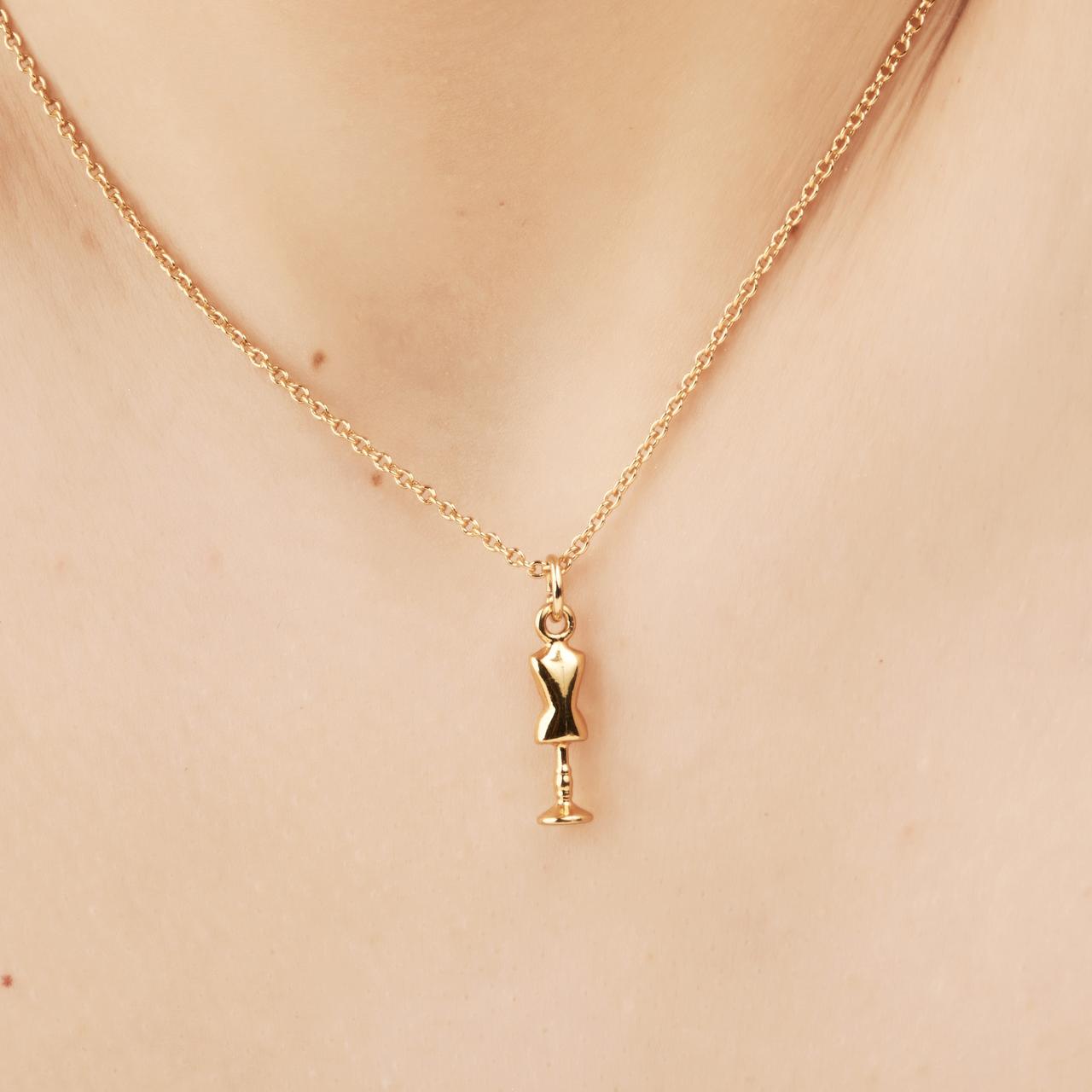 Pingente Moda Manequim Dourado