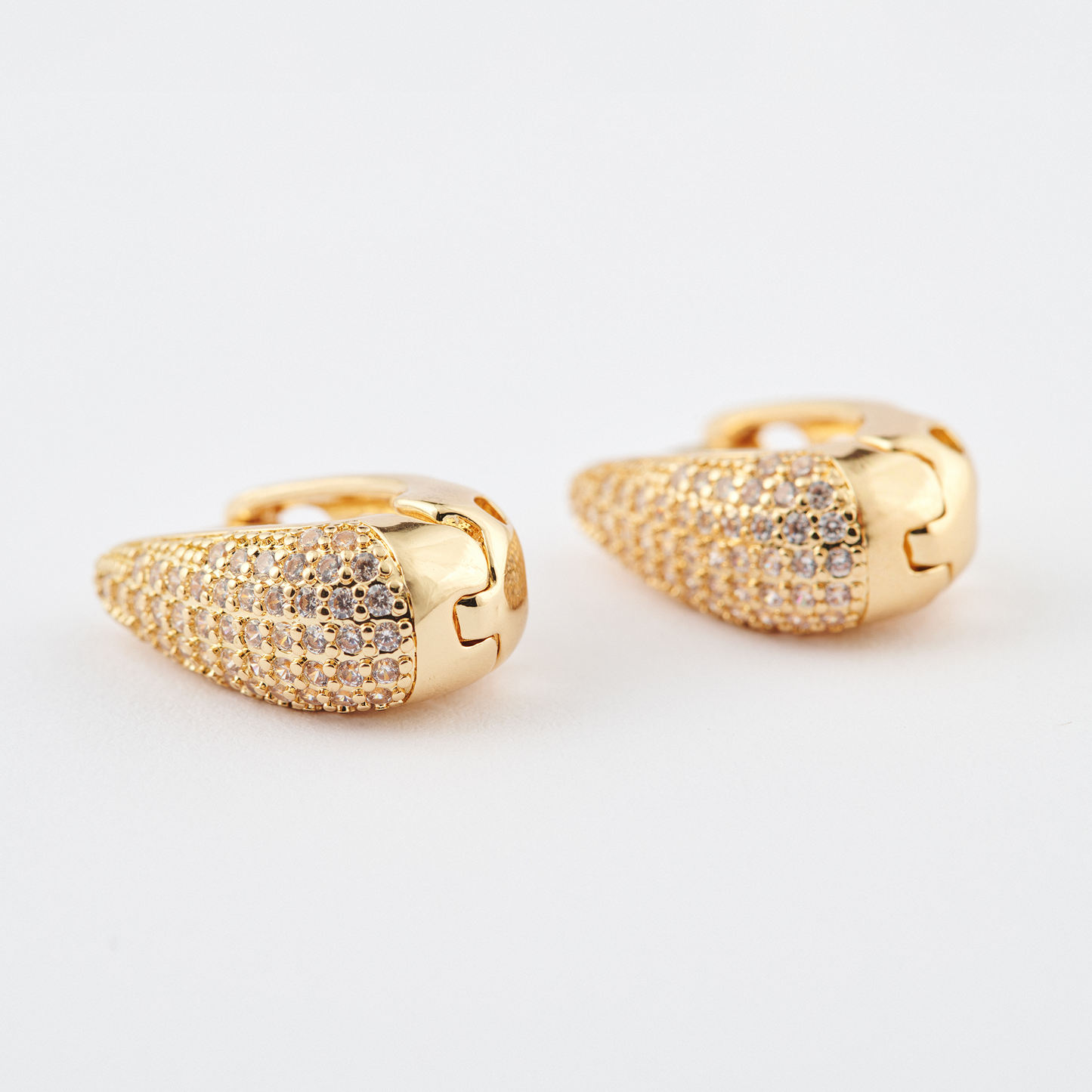 Brinco Gota Elegância Dourado Tamanho M