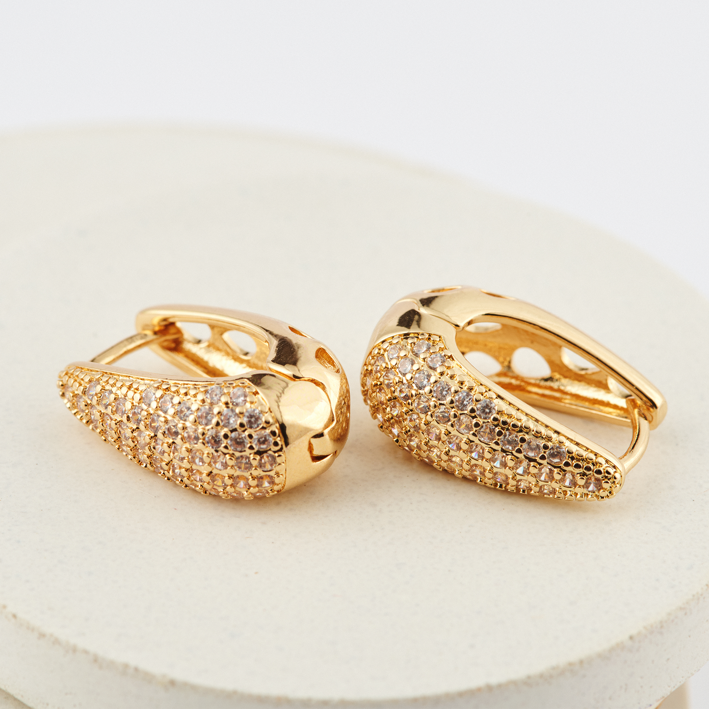 Brinco Gota Elegância Dourado Tamanho M