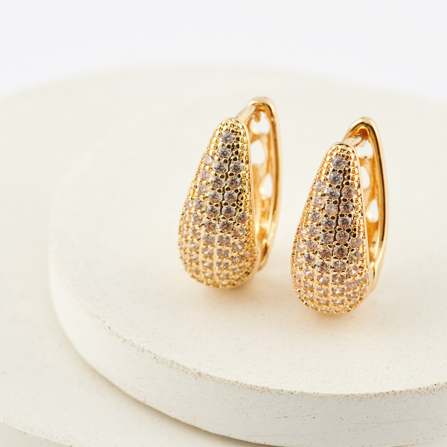 Brinco Gota Elegância Dourado Tamanho M