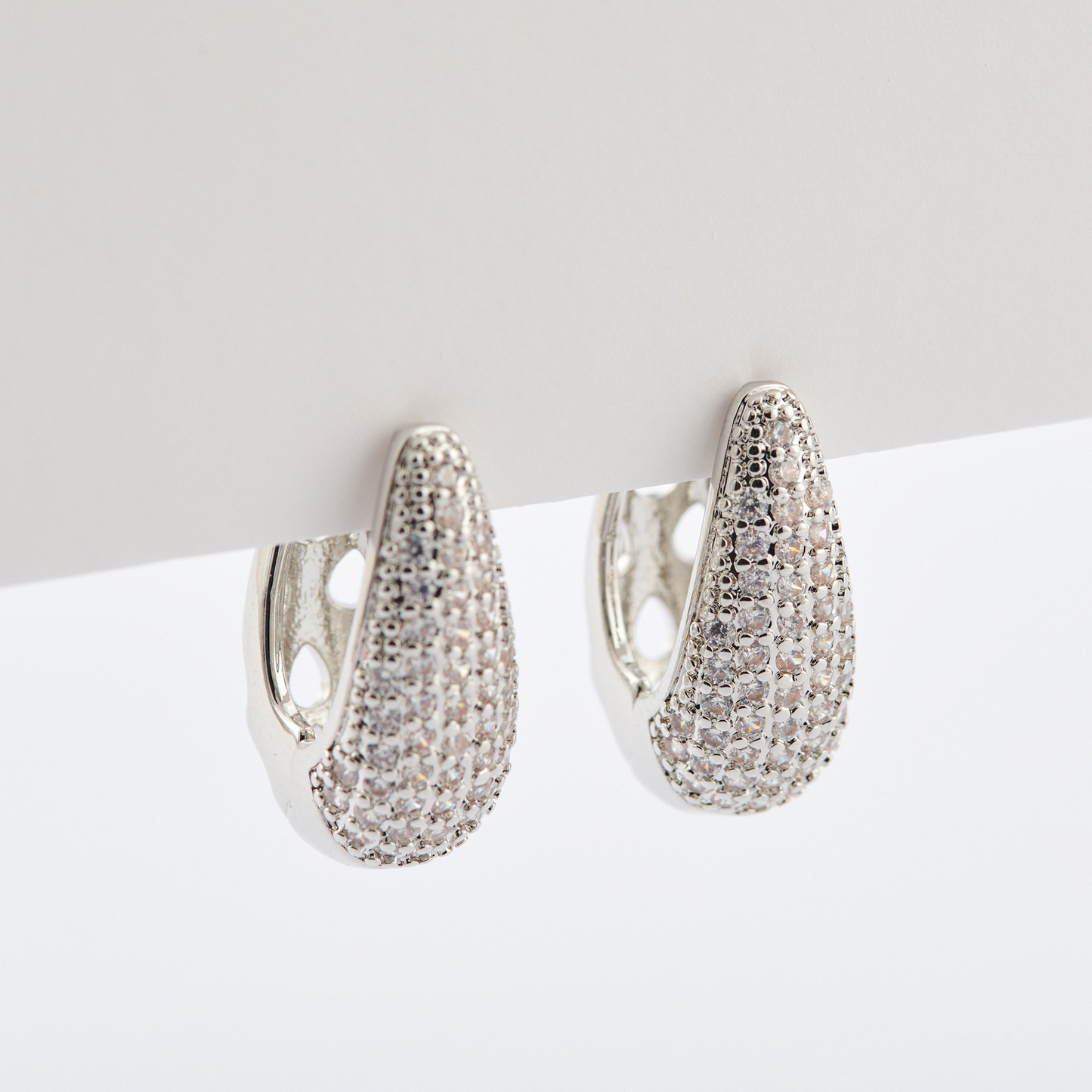 Brinco Gota Elegância Prata Tamanho M