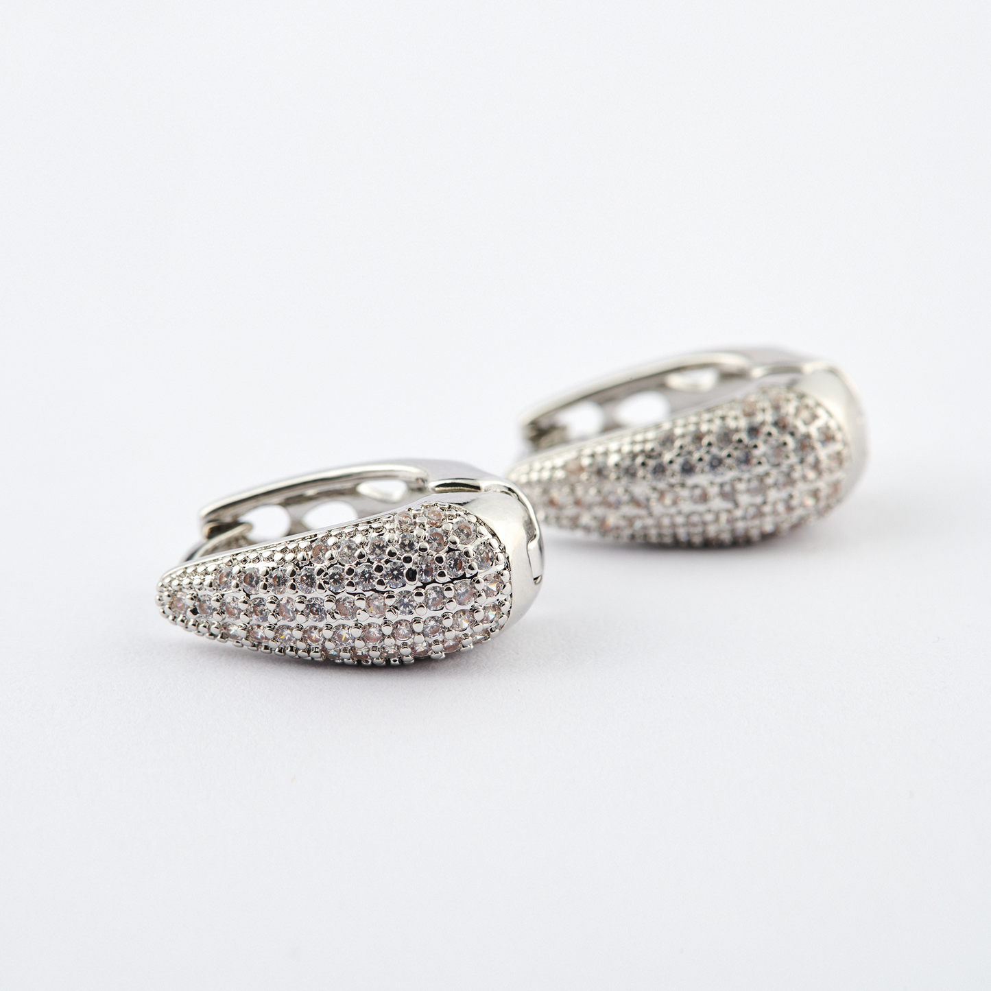 Brinco Gota Elegância Prata Tamanho M