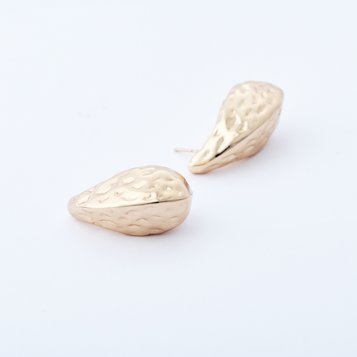 Brinco Gota Esculpida Dourada