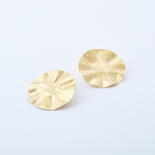 Brinco Solar Martelado Dourado
