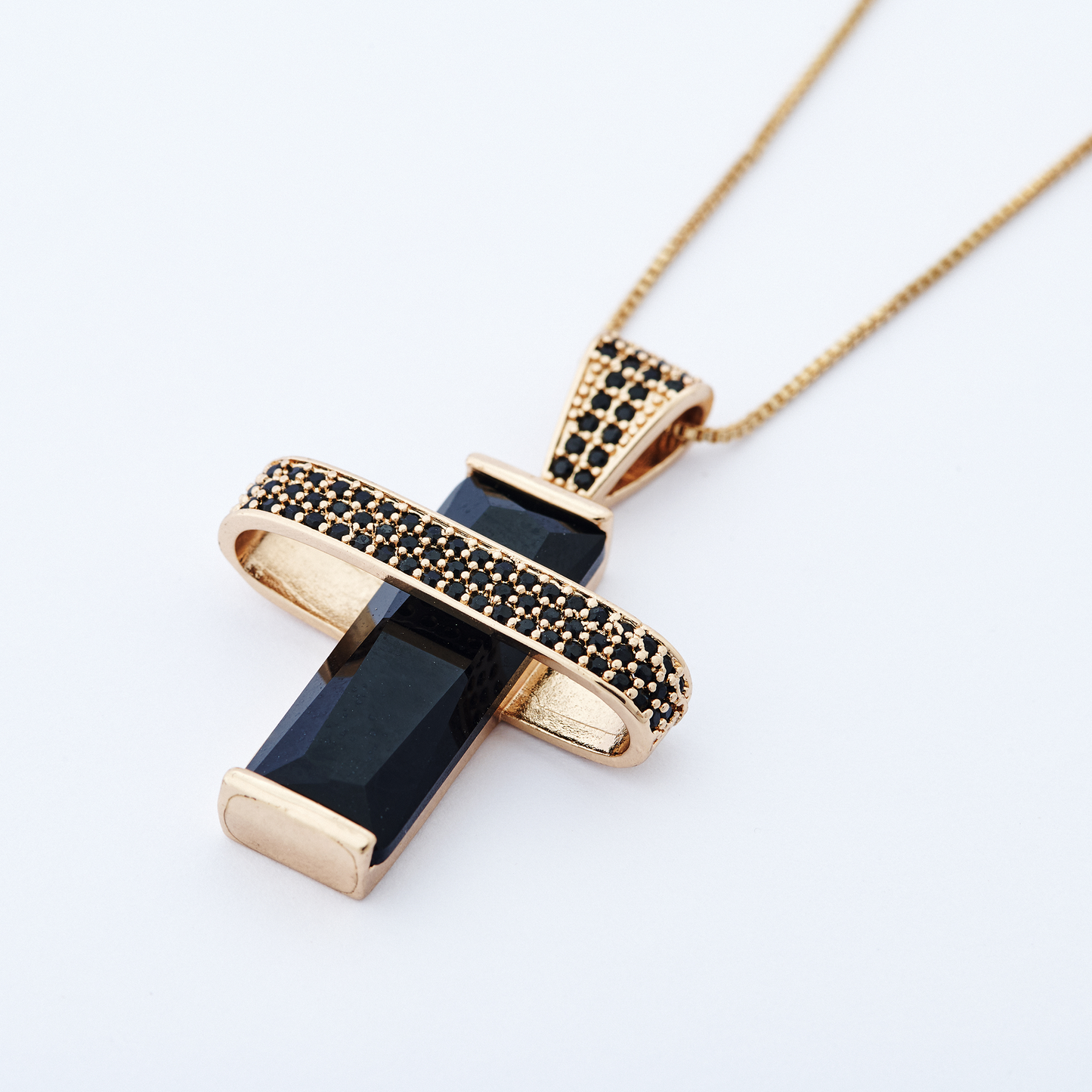 Colar Horizonte Dourado Preto