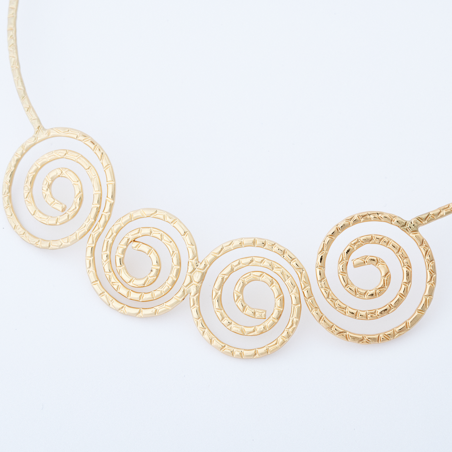 Colar Universo Dourado