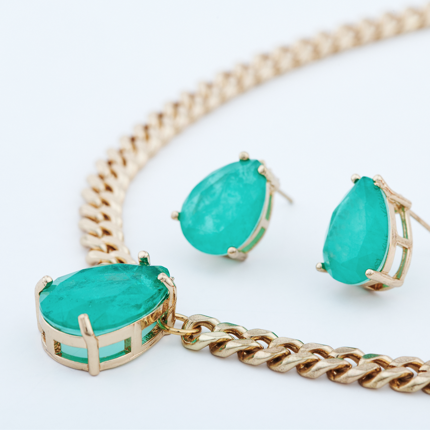 Conjunto Gota Dourada Verde